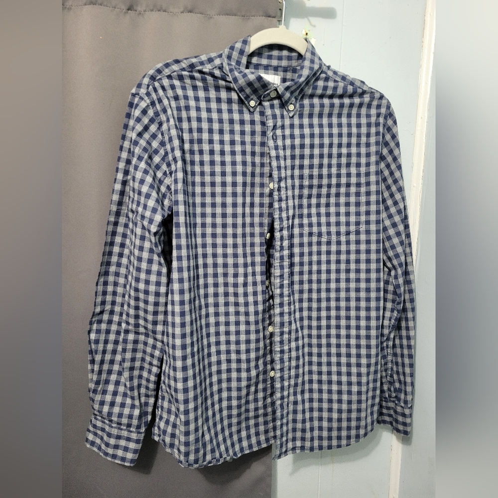 Sonoma long sleeve button-up shirt, size M. Grey/ Navy flannel pattern